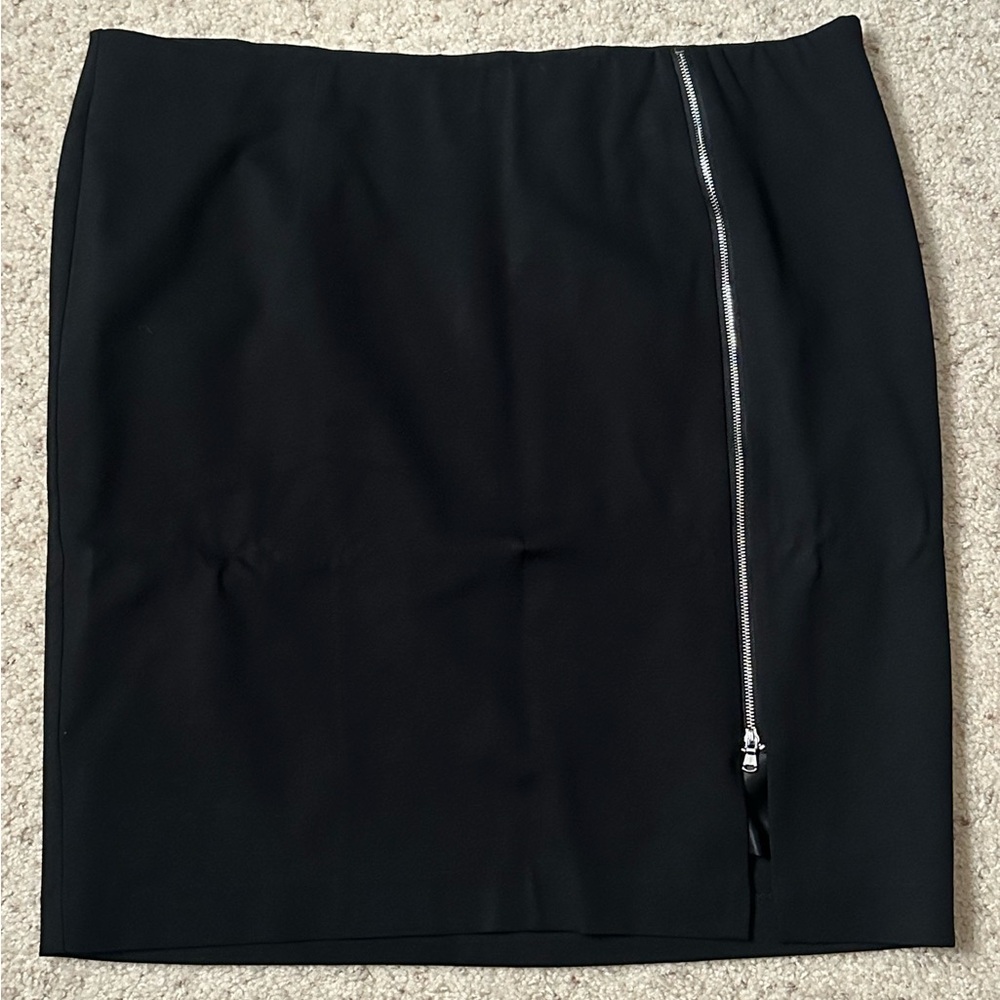 🖤 “Zip Into Fabulous” Sleek Black Pencil Skirt — Workday to Girls’ Night 🖤